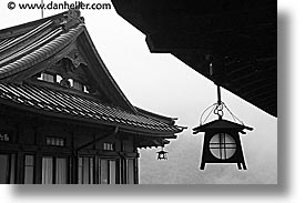 images/Asia/Japan/Hakone/Landscape/fujiya-lanterns-3-bw.jpg