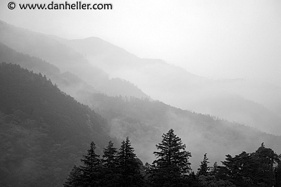 hakone-cloudy-landscape-bw.jpg