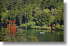 images/Asia/Japan/Hakone/Landscape/torii-gate-n-boat-2.jpg