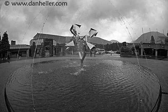 artsy-fountain-bw-1.jpg