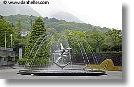 images/Asia/Japan/Hakone/OpenAirMuseum/artsy-fountain.jpg