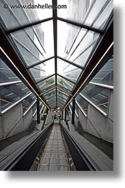 images/Asia/Japan/Hakone/OpenAirMuseum/escalator.jpg