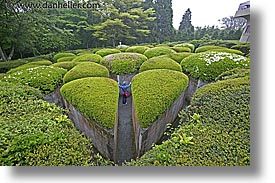 images/Asia/Japan/Hakone/OpenAirMuseum/garden-maze-2.jpg