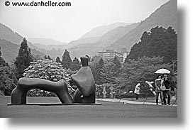 images/Asia/Japan/Hakone/OpenAirMuseum/umbrella-walkers-1.jpg