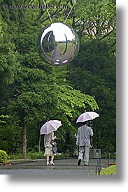 images/Asia/Japan/Hakone/OpenAirMuseum/umbrella-walkers-3.jpg