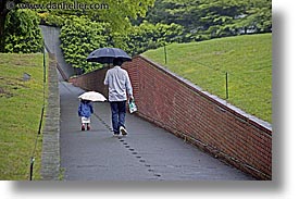 images/Asia/Japan/Hakone/OpenAirMuseum/umbrella-walkers-5.jpg
