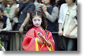 images/Asia/Japan/Kyoto/AoiMatsuriFestival/court-maiden-10.jpg