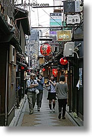 images/Asia/Japan/Kyoto/CityScenes/busy-narrow-street-1.jpg