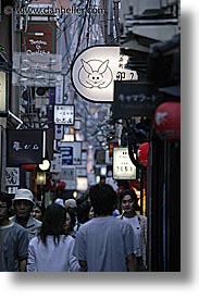 images/Asia/Japan/Kyoto/CityScenes/busy-narrow-street-2.jpg