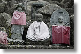 images/Asia/Japan/Kyoto/KotoIn/Garden/stone-figurines-5.jpg