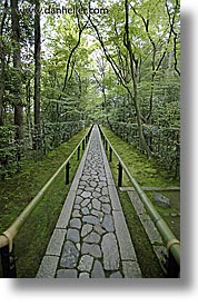 images/Asia/Japan/Kyoto/KotoIn/Garden/zen-path.jpg