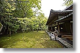 images/Asia/Japan/Kyoto/KotoIn/Garden/zen-temple-grounds.jpg