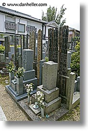 images/Asia/Japan/Kyoto/KotoIn/Graveyard/japanese-graves-2.jpg