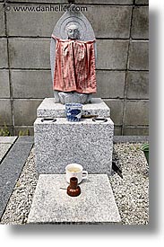 images/Asia/Japan/Kyoto/KotoIn/Graveyard/japanese-graves-4.jpg