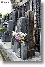 images/Asia/Japan/Kyoto/KotoIn/Graveyard/japanese-graves-5.jpg