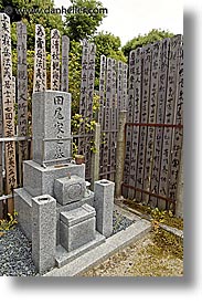 images/Asia/Japan/Kyoto/KotoIn/Graveyard/japanese-graves-6.jpg