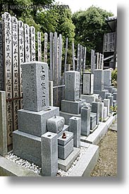 images/Asia/Japan/Kyoto/KotoIn/Graveyard/japanese-graves-7.jpg