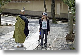 images/Asia/Japan/Kyoto/KotoIn/priest-n-girl-walking.jpg