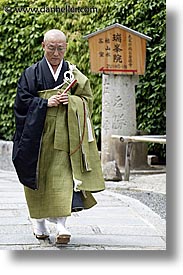 images/Asia/Japan/Kyoto/KotoIn/walking-priest.jpg