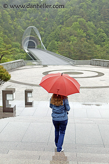 tunnel-n-orange-umbrella-4.jpg