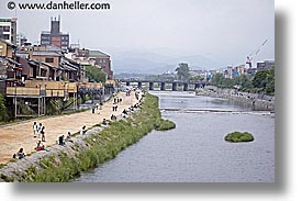 images/Asia/Japan/Kyoto/Misc/kyoto-river-bank-2.jpg