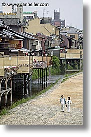images/Asia/Japan/Kyoto/Misc/kyoto-river-bank-4.jpg