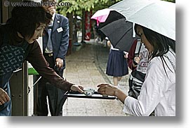 images/Asia/Japan/Kyoto/RyoanjiTemple/tea-offering-5.jpg