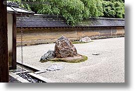 images/Asia/Japan/Kyoto/RyoanjiTemple/zen-garden-1.jpg