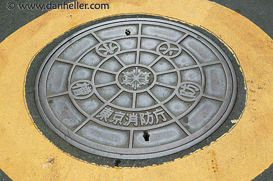 japanese-manhole-15.jpg