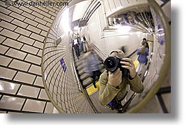 images/Asia/Japan/Misc/Subway/subway-mirror-1.jpg
