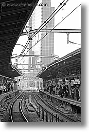 images/Asia/Japan/Misc/Transportation/tracks-n-building.jpg