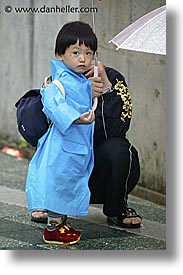 images/Asia/Japan/People/BabiesToddlers/kid-n-smoking-mom-1.jpg