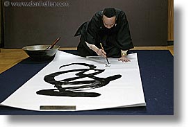 images/Asia/Japan/People/Calligrapher/calligrapher-painting-1.jpg