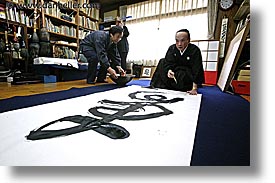 images/Asia/Japan/People/Calligrapher/calligrapher-painting-10.jpg