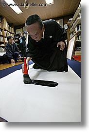 images/Asia/Japan/People/Calligrapher/calligrapher-painting-5.jpg