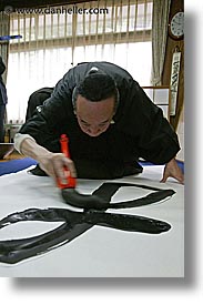 images/Asia/Japan/People/Calligrapher/calligrapher-painting-7.jpg