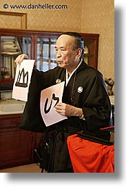 images/Asia/Japan/People/Calligrapher/calligraphy-lecture-1.jpg