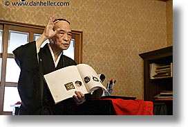 images/Asia/Japan/People/Calligrapher/calligraphy-lecture-6.jpg