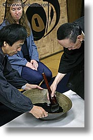 images/Asia/Japan/People/Calligrapher/jill-viewing-calligraphy-1.jpg