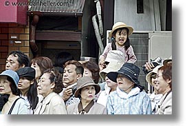 images/Asia/Japan/People/Girls/girl-above-crowd-1.jpg