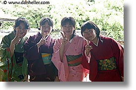 images/Asia/Japan/People/Girls/high-school-girls-4.jpg