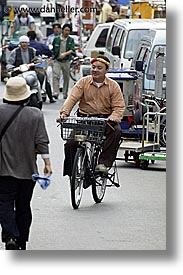 images/Asia/Japan/People/Men/happy-biker.jpg