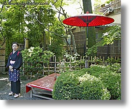 images/Asia/Japan/People/Women/japanese-woman-red-umbrella.jpg