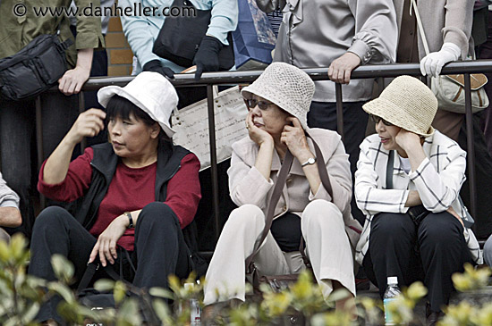 women-in-hats-1.jpg