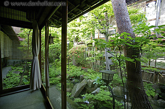 nagase-ryokan-gardens-4.jpg