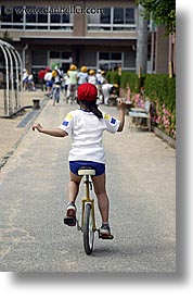 images/Asia/Japan/Takayama/People/girl-on-unicycle-3.jpg