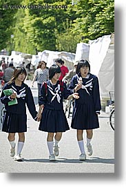 images/Asia/Japan/Takayama/People/japanese-schoolgirls-3.jpg