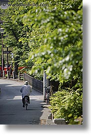 images/Asia/Japan/Takayama/People/woman-on-bike.jpg