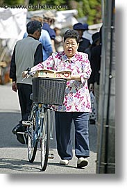 images/Asia/Japan/Takayama/People/woman-walking-bike-1.jpg