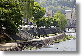 images/Asia/Japan/Takayama/Riverbank/walking-by-riverbank-2.jpg